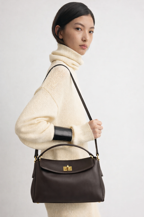 Borsa in pelle liscia con chiusura turn-lock